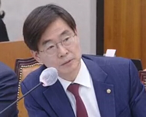 23일 농해수위 전체회의에서 발언 중인 조경태 의원