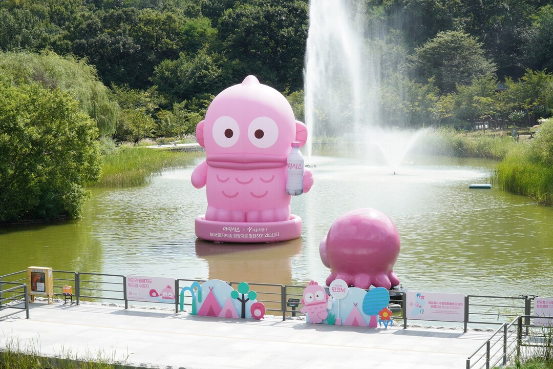 아이시스 호수 정화 캠페인 (사진=롯데칠성음료)
