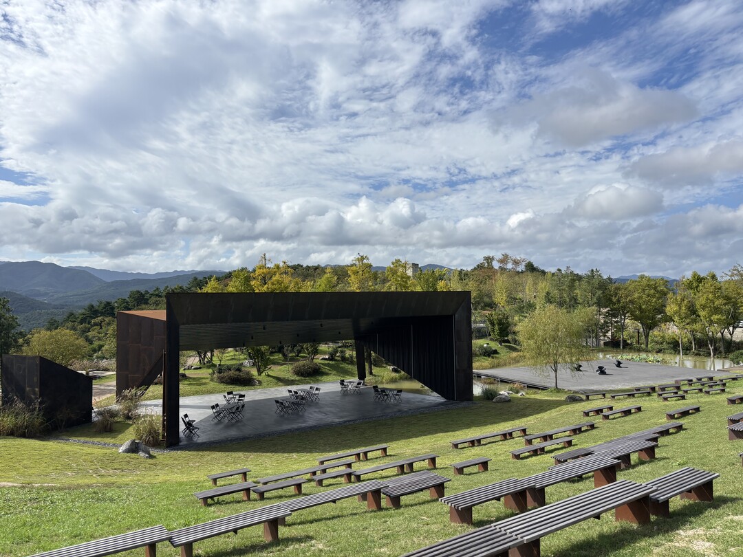 사유원, 야외공연장 심포니6에서 열리는 11월 이벤트 진행 "‘모과 수제 피자’ 팝업 스토어 & 피아노 버스킹 등"