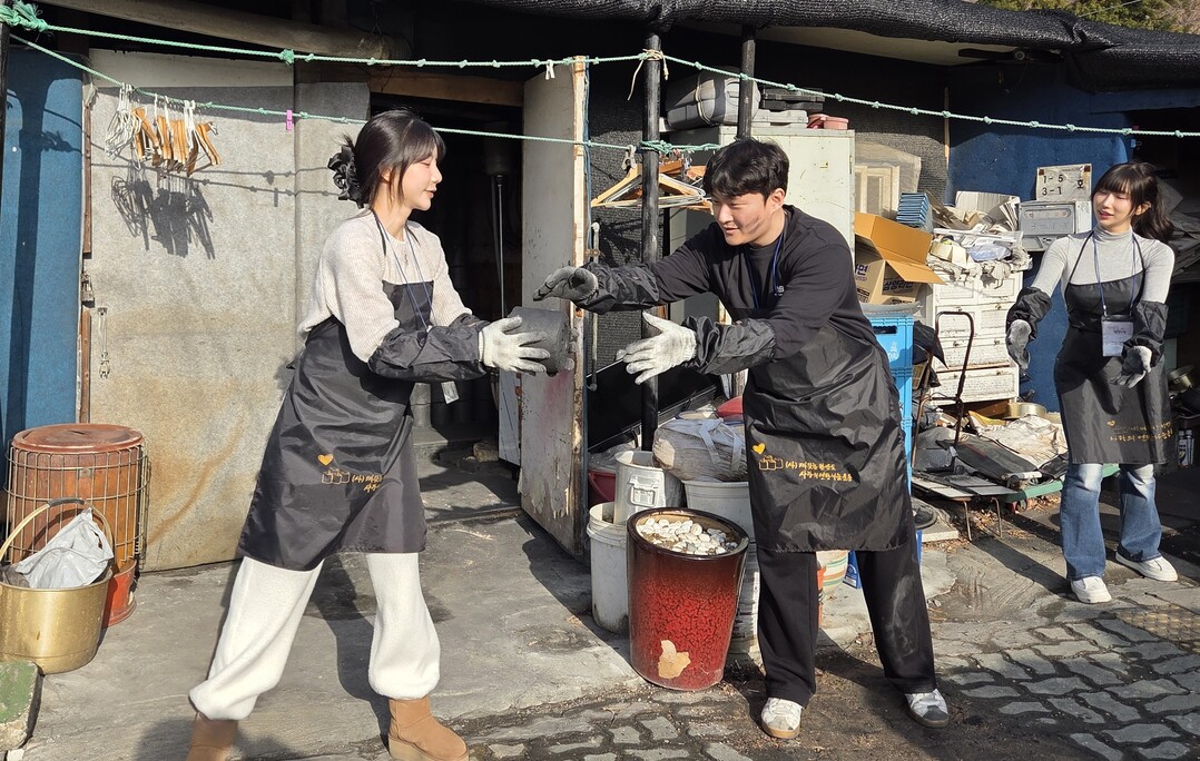 SOOP, 개그맨·스트리머·임직원과 함께 연탄 나눔 봉사 활동 진행