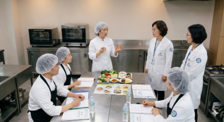 조리사·영양사 교육기관, 부실하면 바로 '퇴출'... 식품위생법 개정안 국회 통과