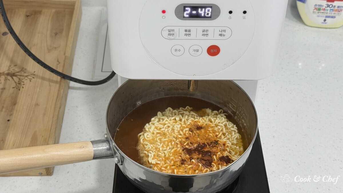 서울마음편의점 금천점에서 끓여먹은 서울라면. 사진 = 임윤아 기자