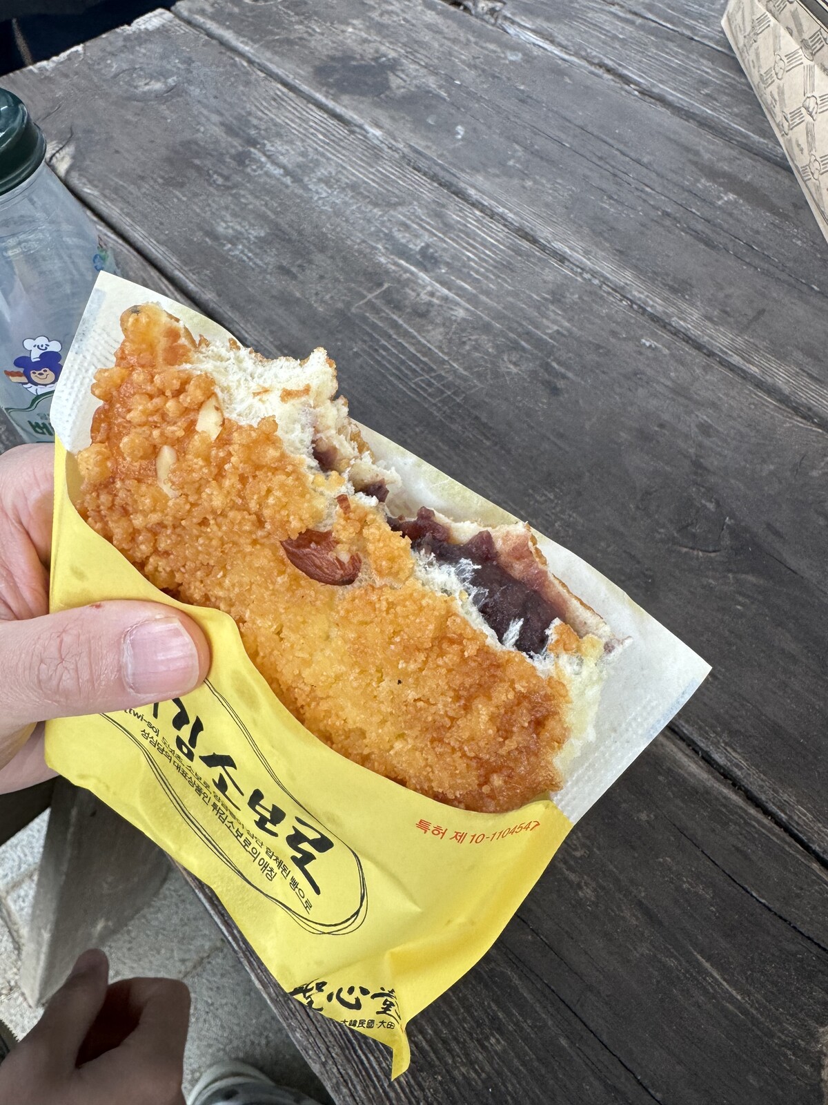 성심당의 성공 역시 이러한 ‘일상의 만족’이라는 가치와 깊이 연결된다. 뛰어난 품질의 빵을 누구나 부담 없이 즐길 수 있도록 하는 가격 정책은, 일상 속 작은 사치를 통해 행복을 느끼고자 하는 현대인의 욕구와 정확히 맞아떨어졌다.  사진 = 선유화 기자