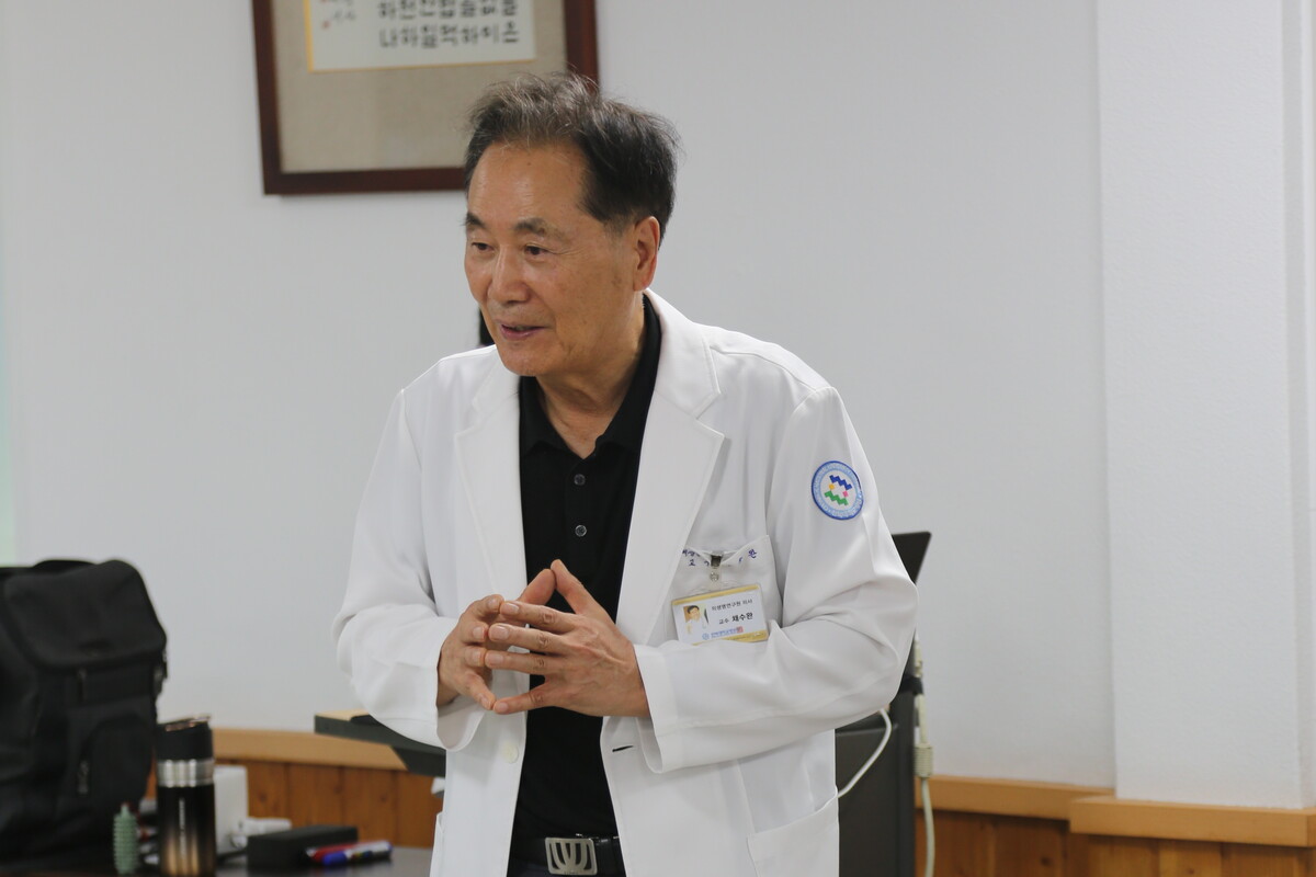 채수완 박사(사진, 전 전북대 의대 학장)는 12주간의 엄격한 인체 시험을 통해 "우리가 매일 먹는 밥상이 남성의 생식 기능과 호르몬을 바꾼다"는 놀라운 사실을 입증해 냈다.  사진 = 이경엽 기자