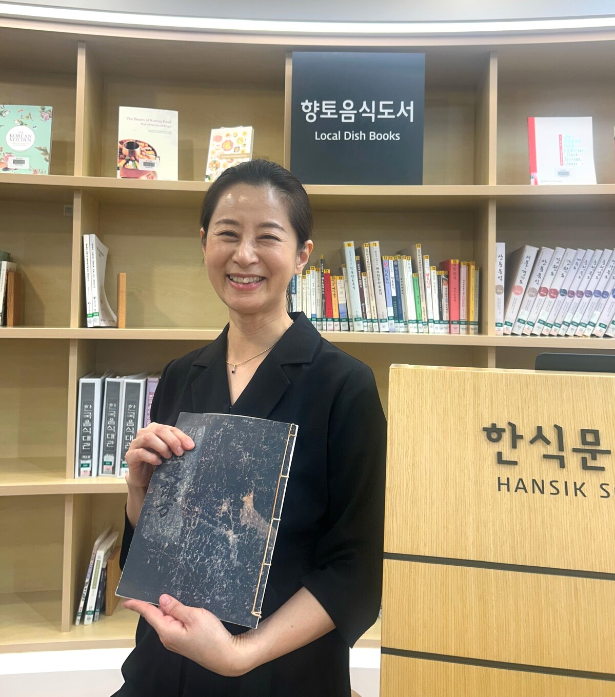 장소영 교수는 궁중 음식은 정형화된 기록을 바탕으로 하기 때문에 한식의 구심점 역할을 하고 있다고 말한다. 사진 = 조연정 기자
