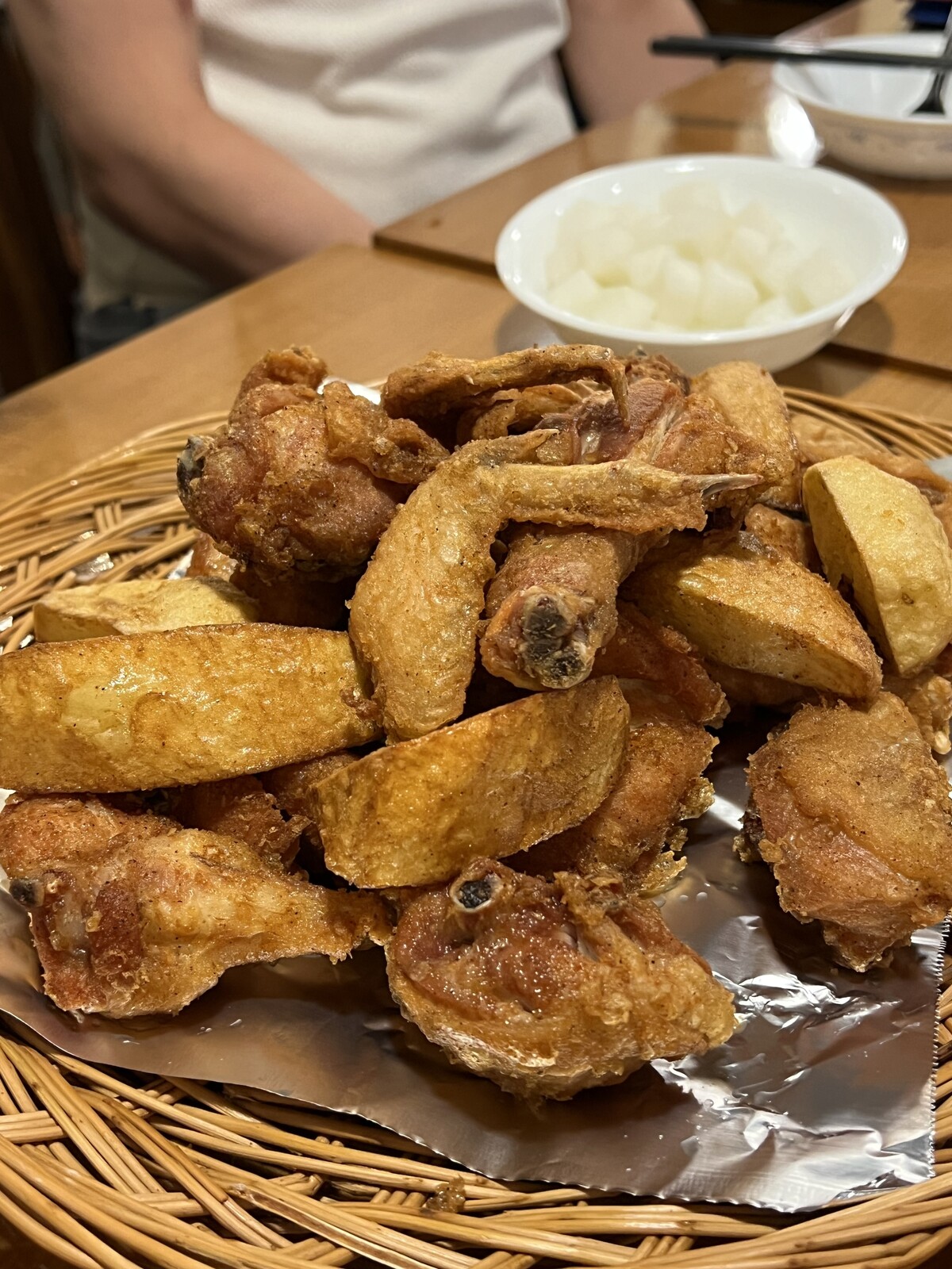 부암동 치어스는 서울 3대 치킨집을 꼽을 때 빠진 적이 없을 정도였지만 오히려 계열사라는 독특한 이름으로 더 입소문이 났다.   사진 = 김대식 칼럼니스트